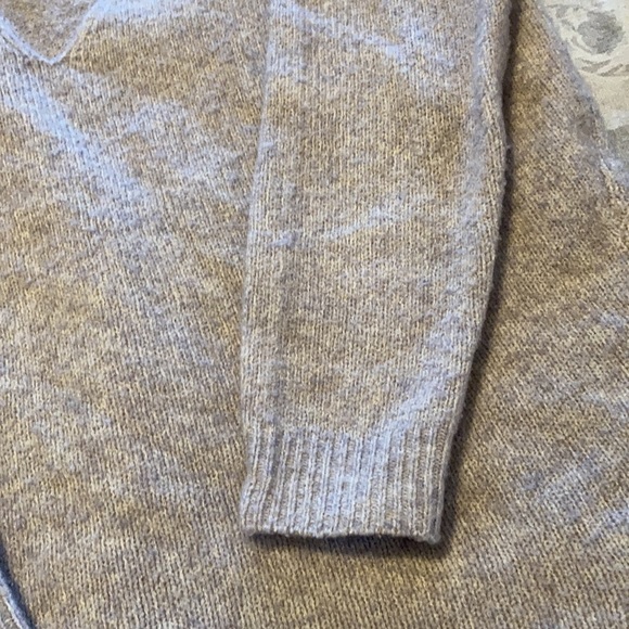 Forever 21 sweater - Picture 4 of 5